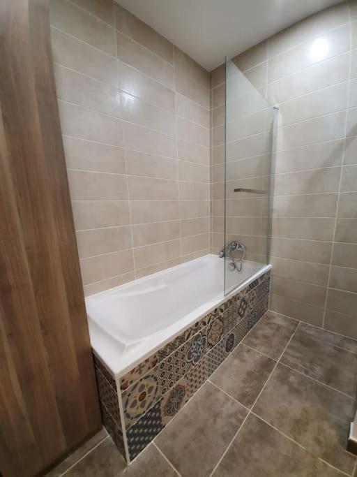 ღ L'orb Enchante - Piscine Chauffee, Clim, Netflix Holiday home *